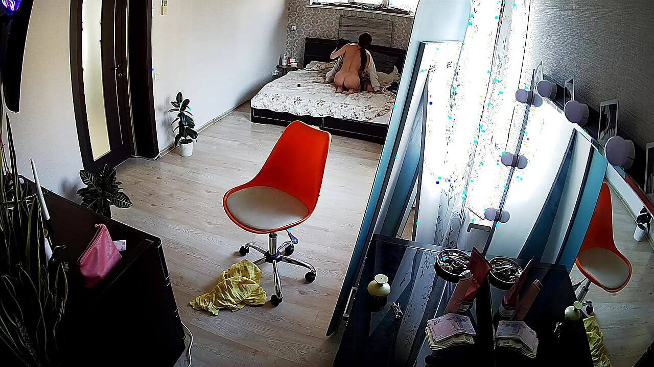 Kamila provoca Danildo e chupa seu pau