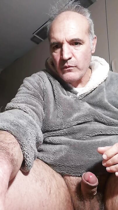 ¡Espectáculo online del 10 de febrero por la noche con un disparo de semen en la cara!