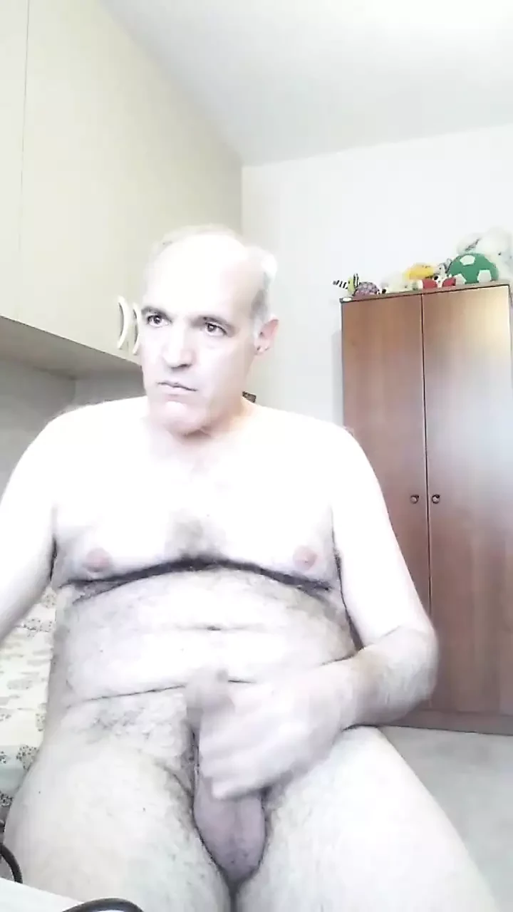 I Put Oil on My Cock and Chest and Masturbate My Penis with Pleasure