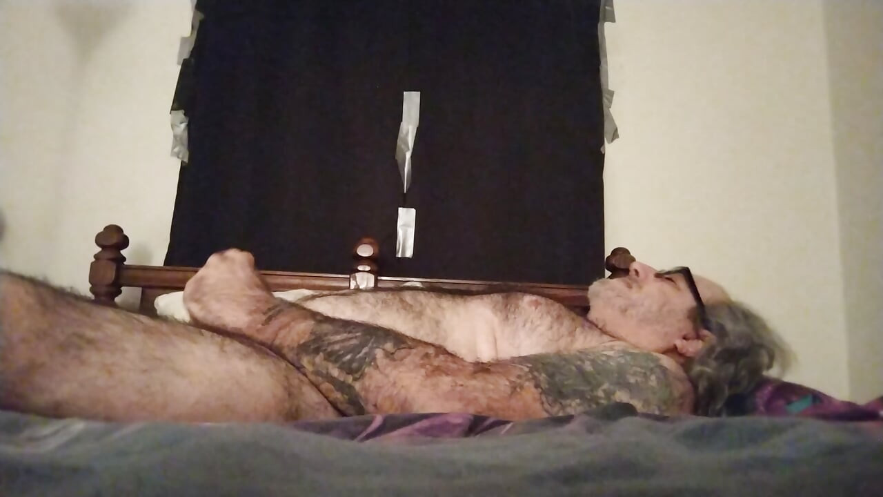 Gay boy cumming for you