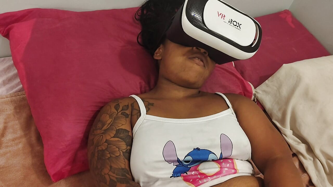 Người lùn với cặp kính ảo của bạn mê sảng với negão, cha dượng của bạn thích và bạn