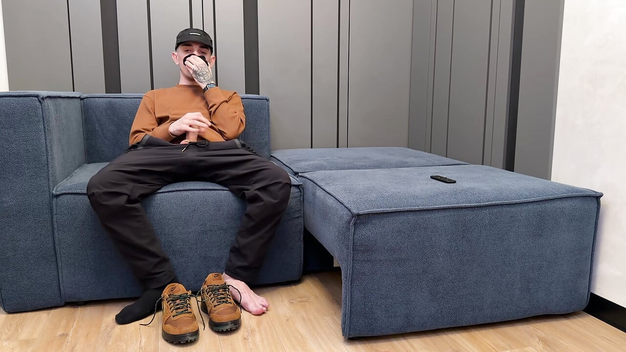 The guy jerks off and sniffs socks
