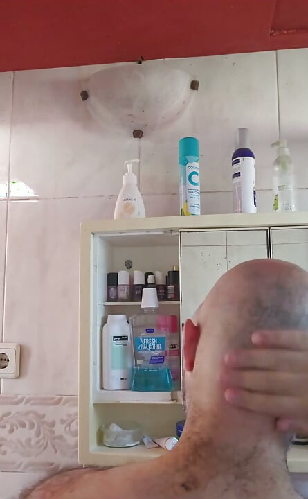 Máy cạo râu mới