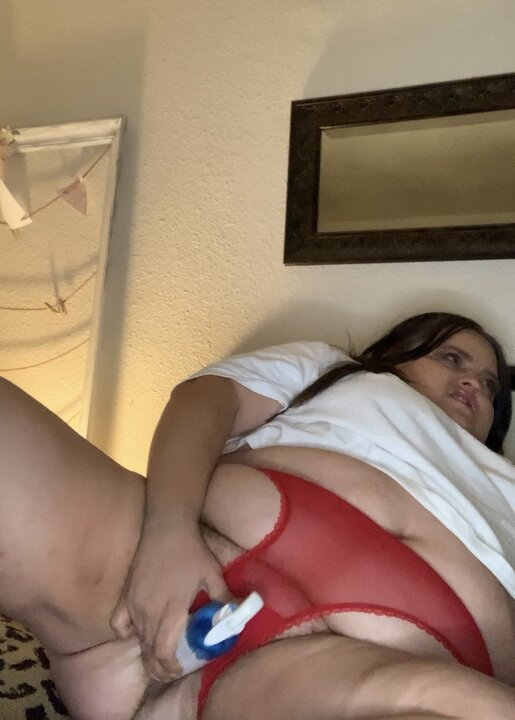 Fatty masturbates with hairspray bottle
