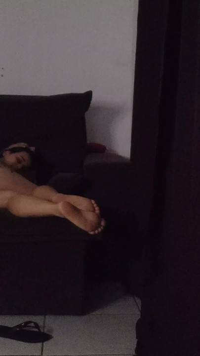 Zapanjujući trenutak od "maćehe dijeli kauč s pastorkom"