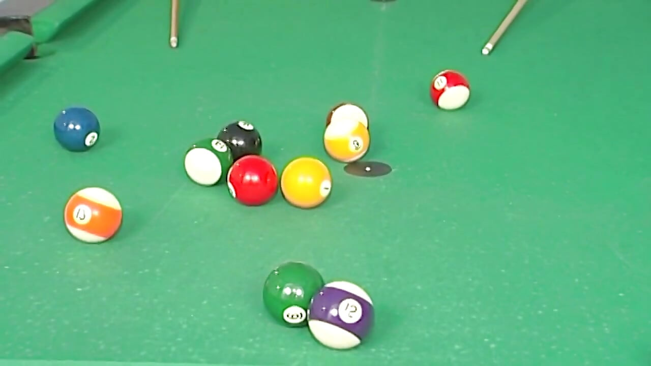 Bilardo masası olgun sürtüğü sikiyor sırılsıklam