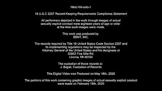 Сексапильная тинка мастурбирует игрушкой