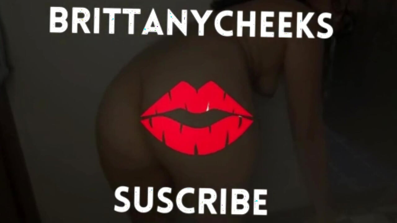 Üvey kız kardeşimi porno yaparken keşfediyorum