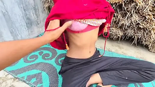 Rajiya desi kız seks Hintçe hintlinin tadını çıkarıyor