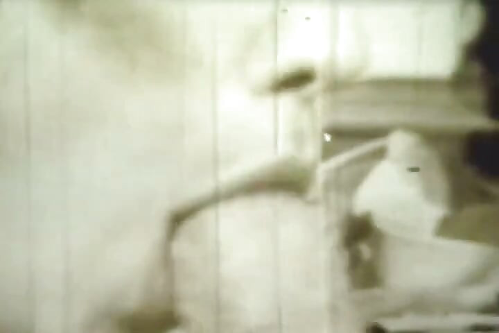 Sepia vintage cum sluts compartilham cargas em orgia retrô de 8 minutos
