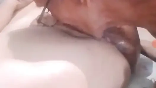 Fisting wet pussy and eating at the same time