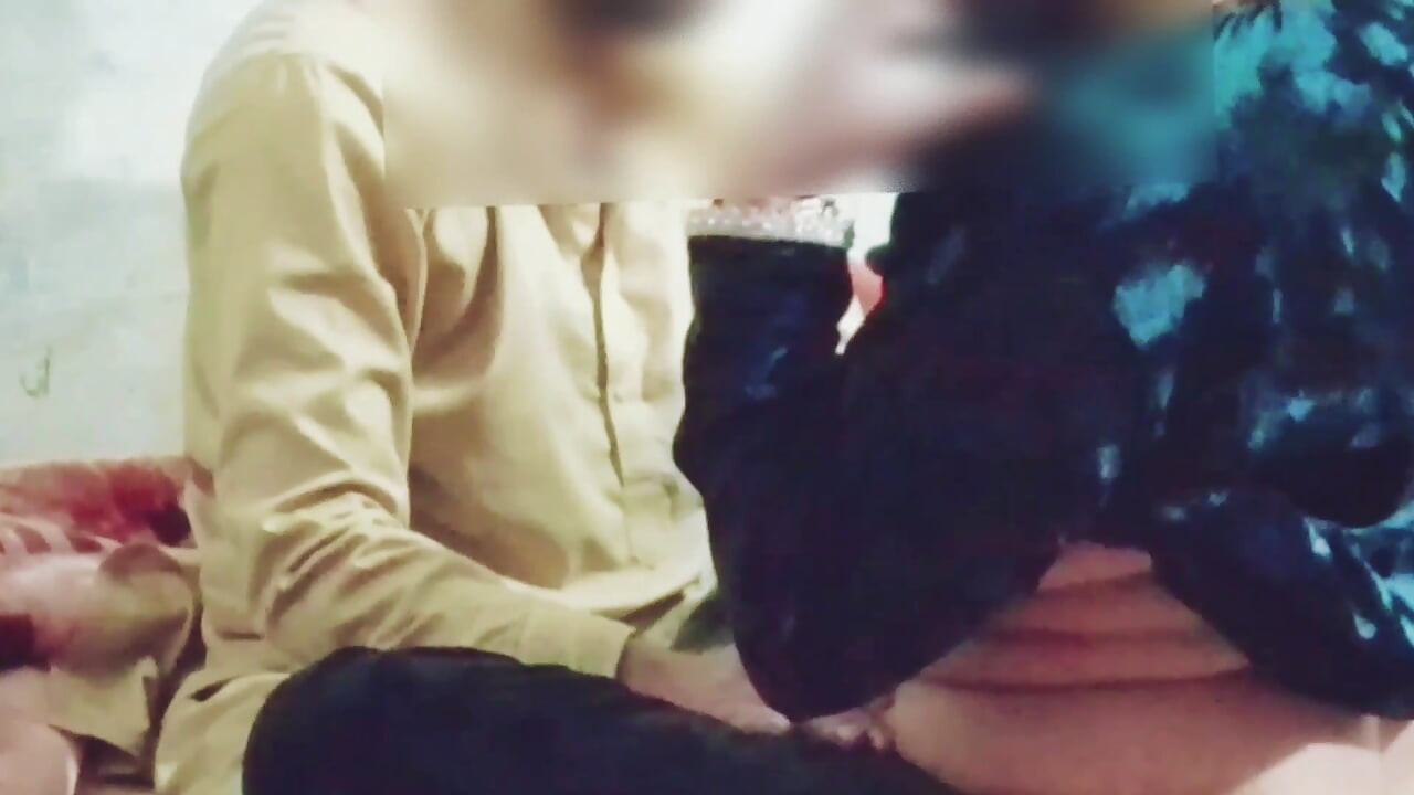 Pamela Flores - doggystyle grandi tette oscillano (scena di sesso)