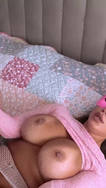 Detik menakjubkan dari "Bunny amatur sebenar menjilat batang awak"