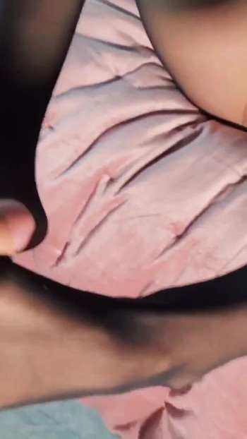 팬티 스타킹을 입고 큰 자지 풋잡을 해주는 화려한 Lilu Moon | 클리 2