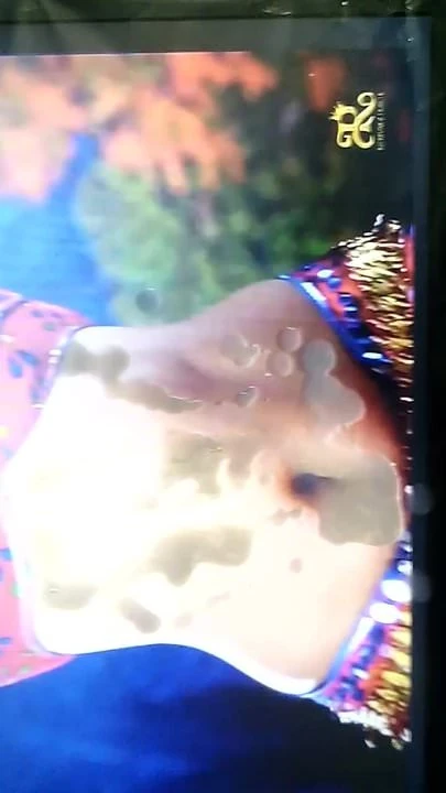 MADHURI DIXIT HOT NAVEL CUMMED