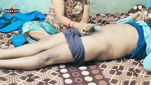 Inderin bhabhi Aaliyah Yasin fickt ihre muschi, während sie Hindi spricht