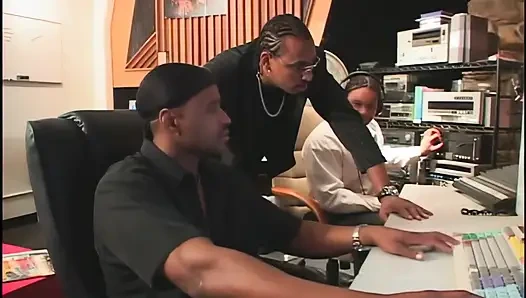 Seks Antar Ras yang Keras untuk Clair Brown