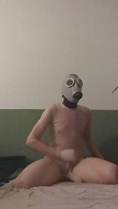 fiest time trying on latex and playing