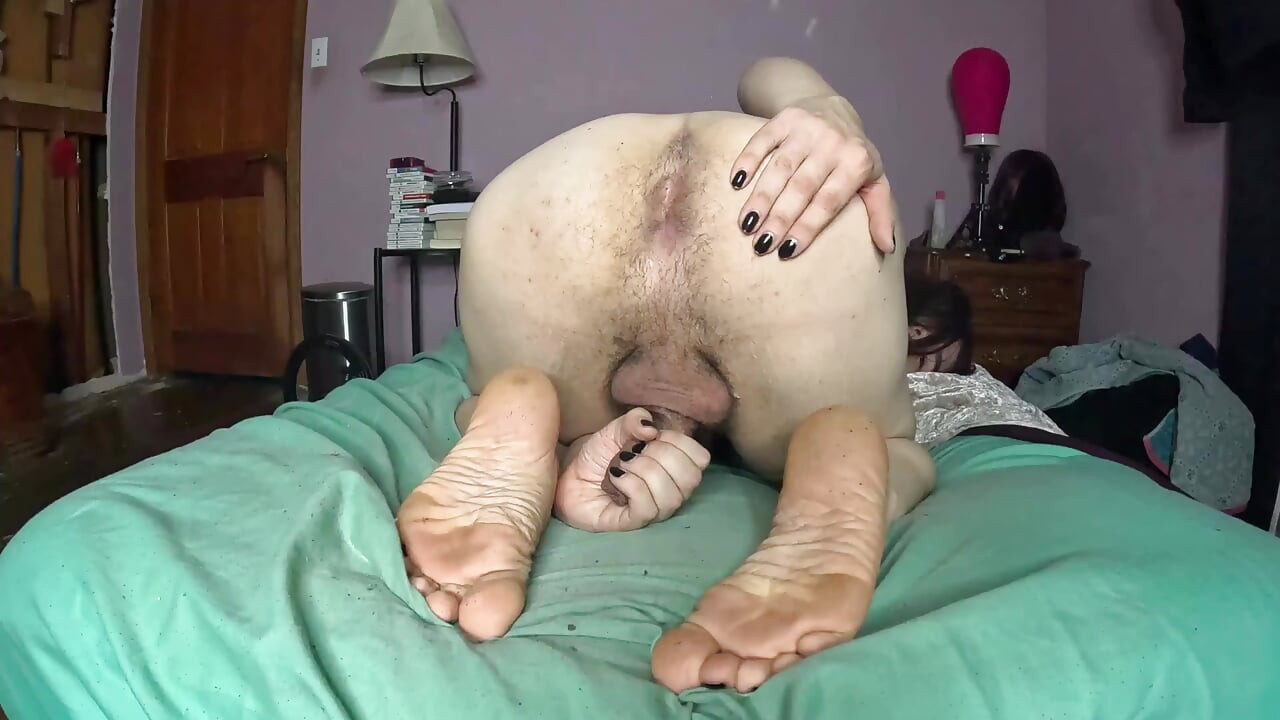 Pleasuring myself while showing off my ass and soles