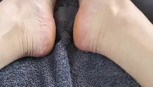 Ayaklarıma döl üfledikten sonra hala sert