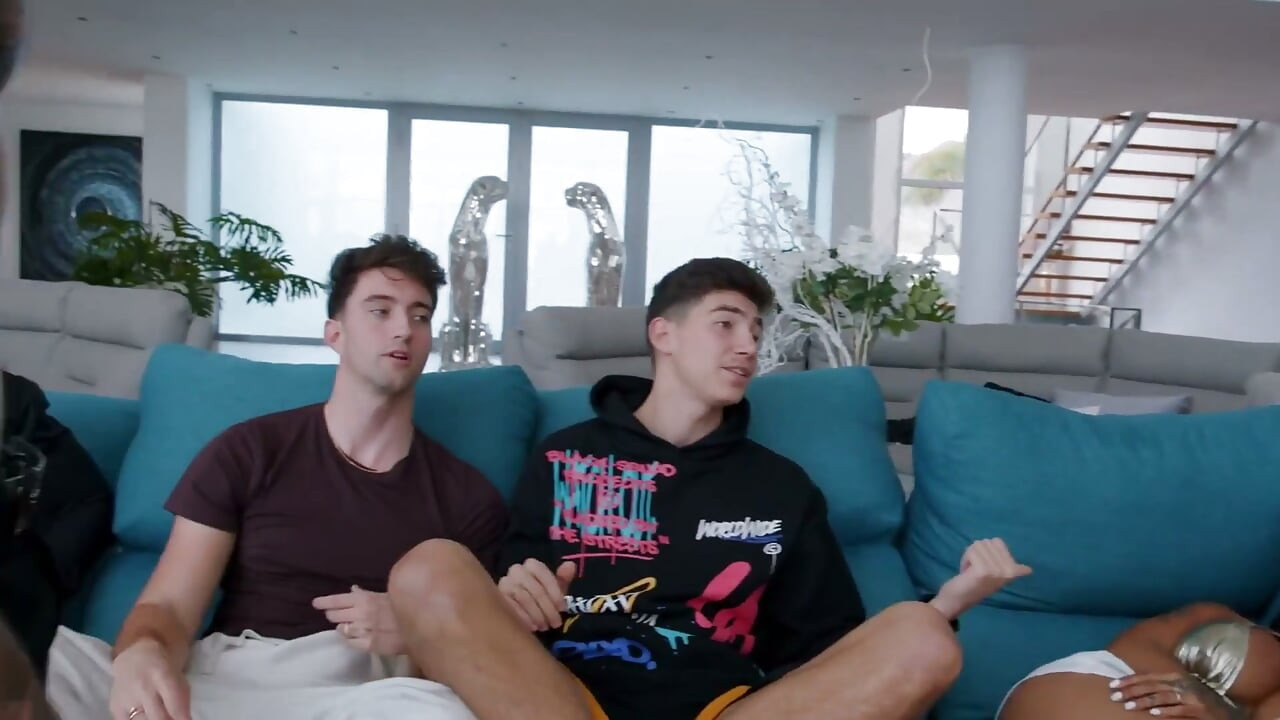 Sienna Day Smeekt Om Hardcore Gangbang Met Dubbele Penetratie En Laat Me De Fluffer Zijn! - Yasmina Khan