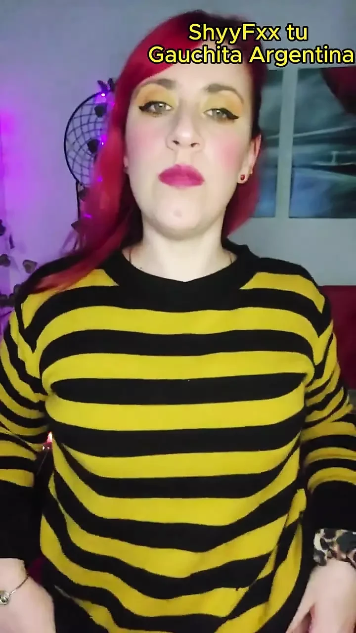 Your Redhead Girlfriend Suggests New Sexual Practices! Romantic JOI (in Spanish)