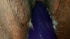 Une BBW noire poilue a 2 orgasmes crémeux