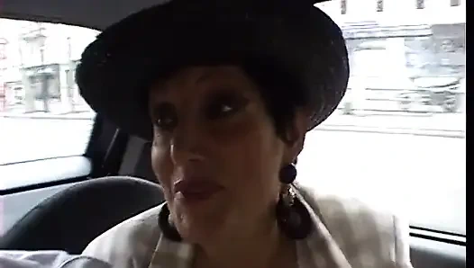 Yaşlı libertine kötü erkeklerin emiyor3477 2