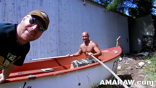 Arschlecken, tätowierte brünette damaris, bevor sie ihr cowgirl fickt