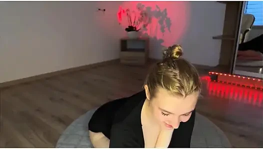 Jucielussie is masturbating while lying on her back, thinking about you
