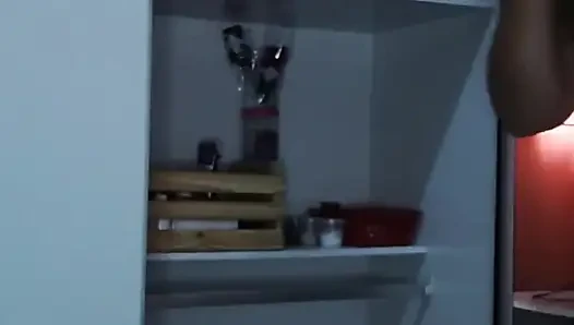 Ich ziehe einen rock an, um meine esser geil zu machen, arsch und muschi blinken