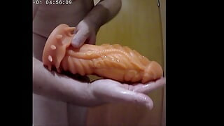 Dildo besar di pantat sempit