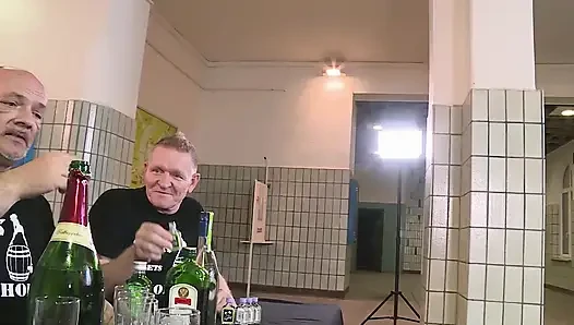 Доктор шпиляет грудастую милфу-блондинку