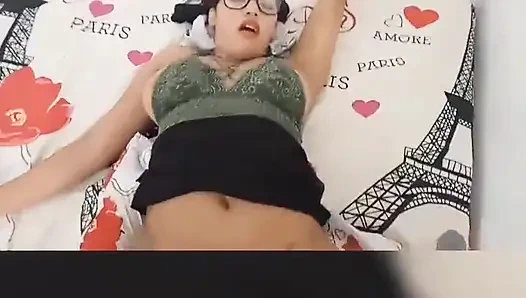 Video of Young Brunette with Her Boyfriend Leaks on the Internet in Nyc