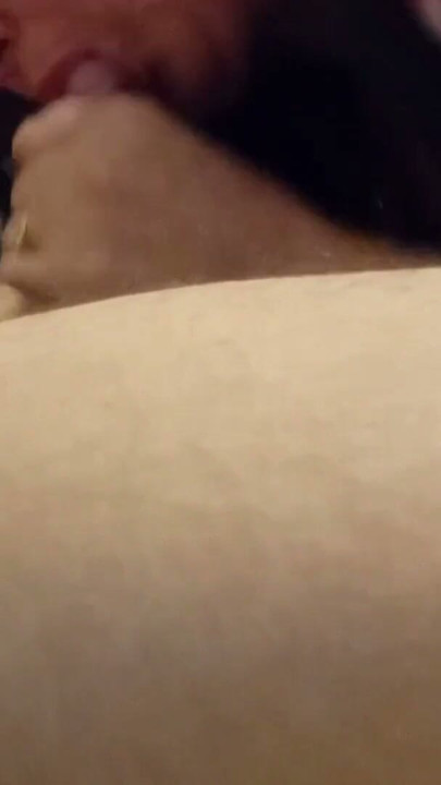 Olgun üvey anne üvey oğlu bir oral seks ile motive ediyor - ev yapımı milf oral seks videosu | Klip 1