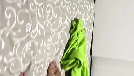 Ateşli esmer ateşli evli kadın kocasını aldatan kocasını büyük yaraklı komşusüne veriyor
