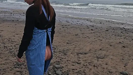 Sürrealist bir plajda götten ağza hakimiyet