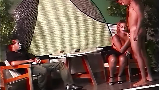 Два больших члена для пышногрудого возбуждения