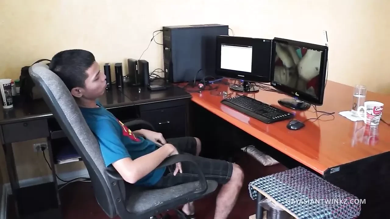 亚洲男孩 Arjo 和 Rave 无套