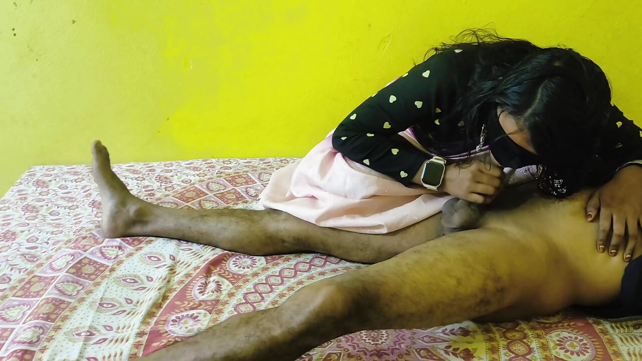 침실에서 옷을 갈아입고 롤플레이 BDSM에서 따먹히는 발정난 의붓여동생에게 잡힌 섹시한 의붓여동생