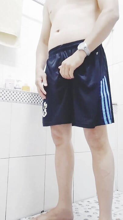 샤워하는 소년