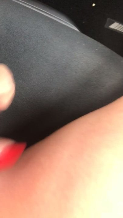 FoxyRox7 pays with her pussy in the car