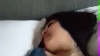 Asiática se masturbando