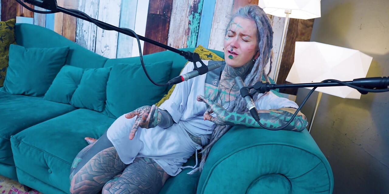 ฉันพูดถึง Z - Zeal - ASMR Podcast SFW คุยสาวตัวผอม Goth Dreadlocks นางแบบรอยสักสาวหมึก
