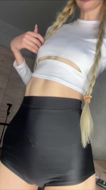 O gaură îngustă vrea! Onlyfans în bio! 🔥