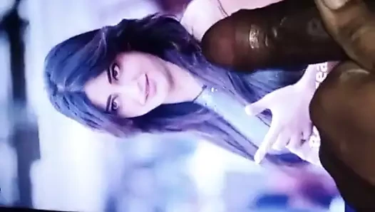 Shurthi Hasson'a boşalıyor