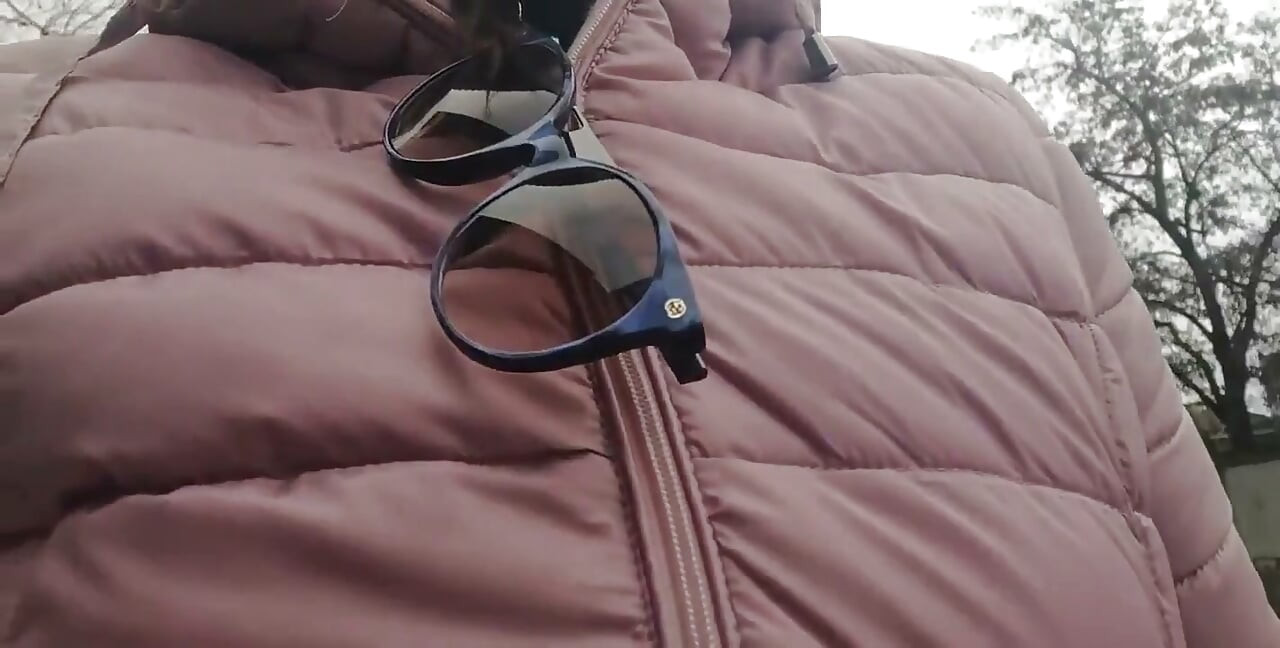 공원에서 요가팬츠를 입은 Nicoletta는 보고 싶니?