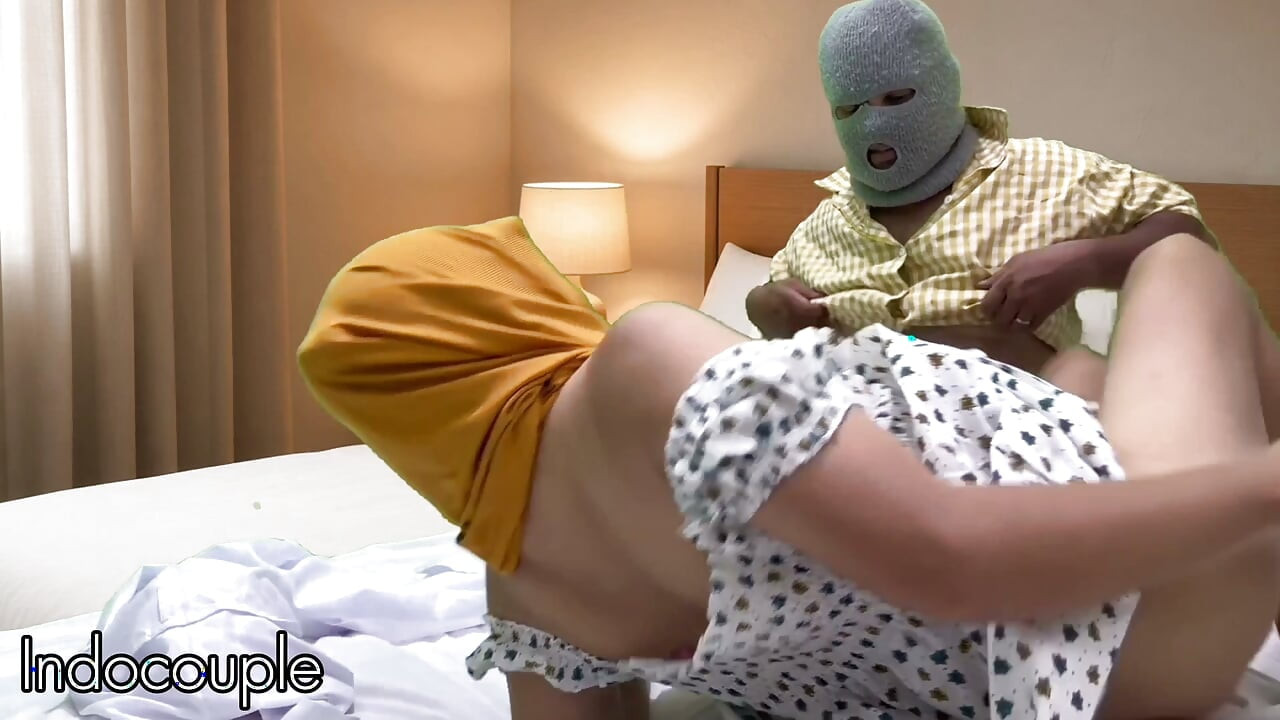 Rekaman seks asli pasangan kampus. Memek creampie memek berantakan dan basah. Kontol basah penuh oleh krim memek