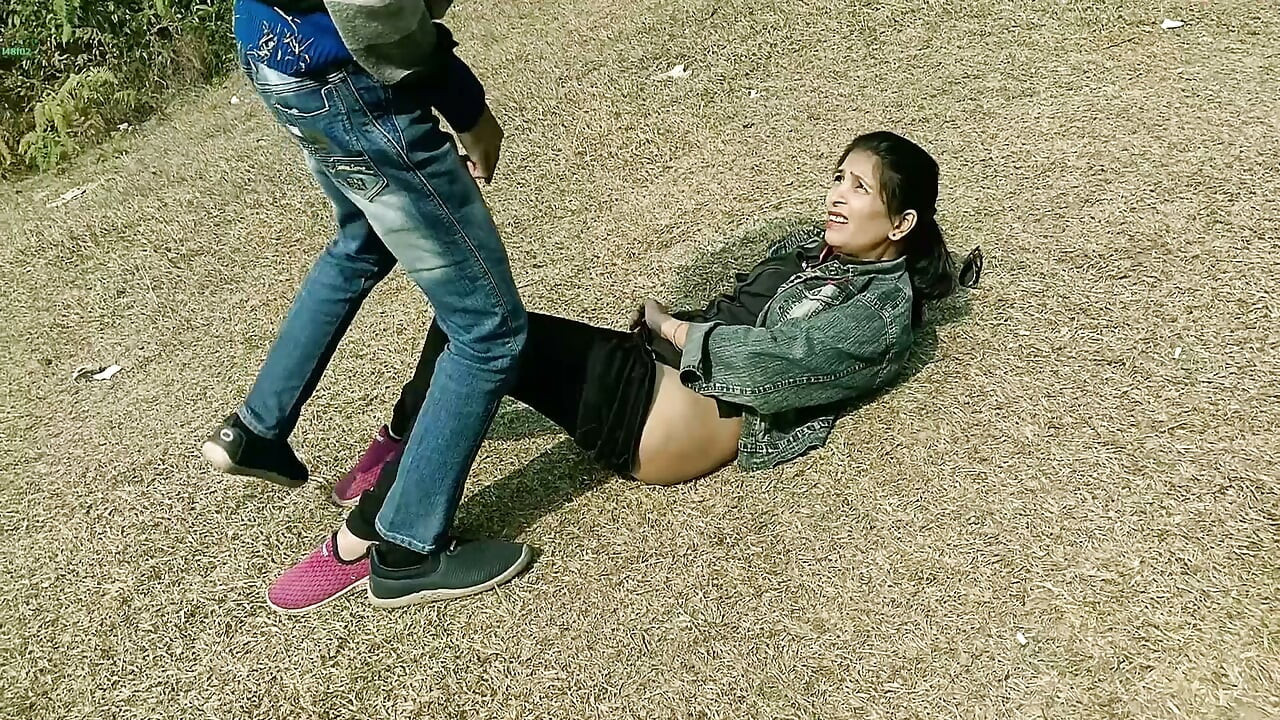 18-jarige Indische student hete seks met rijpe Desi Bhabhi Punam