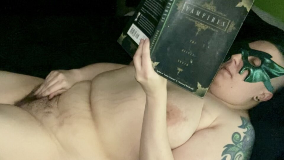 Keeno the vampire reads a good book